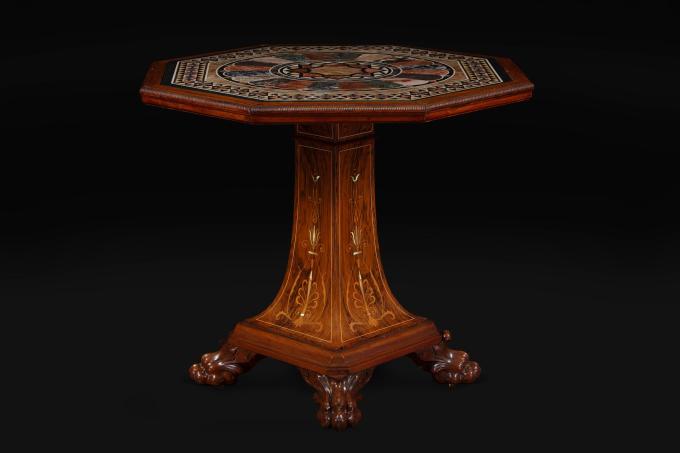 Tavolo con piano in pietre dure