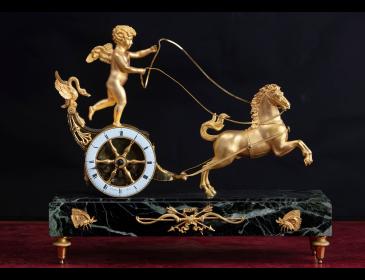 Orologio raffigurante carro e Amore