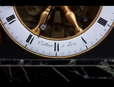 Orologio raffigurante carro e Amore