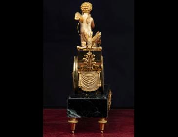 Orologio raffigurante carro e Amore