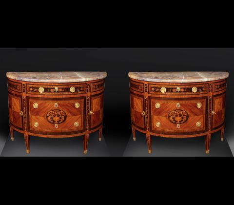 Coppia di commodes a demilune