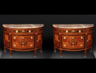 Coppia di commodes a demilune