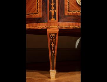 Coppia di commodes a demilune