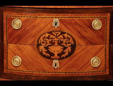 Coppia di commodes a demilune