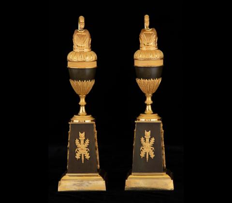 Coppia di versatoi francesi in bronzo dorato - XVIII secolo