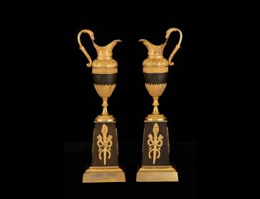Coppia di versatoi francesi in bronzo dorato - XVIII secolo