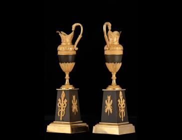 Coppia di versatoi francesi in bronzo dorato - XVIII secolo