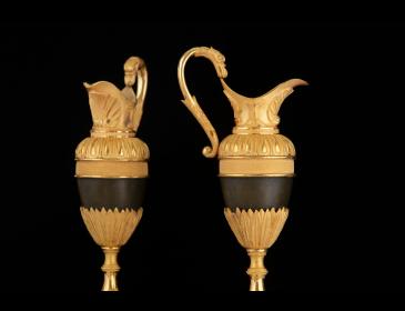 Coppia di versatoi francesi in bronzo dorato - XVIII secolo