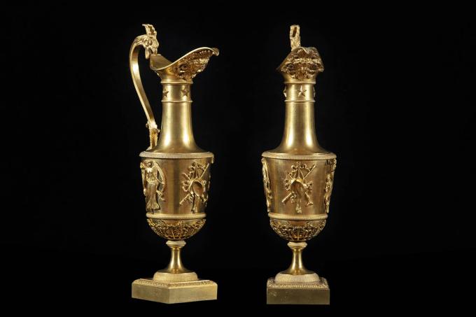 Alguieres in bronzo dorato